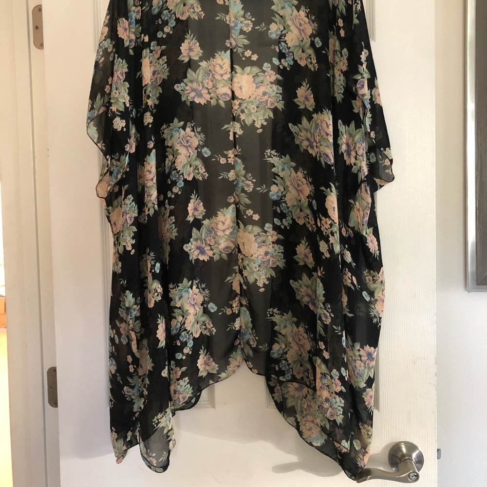 ✨Brandy Melville Sheer Floral Kimono✨